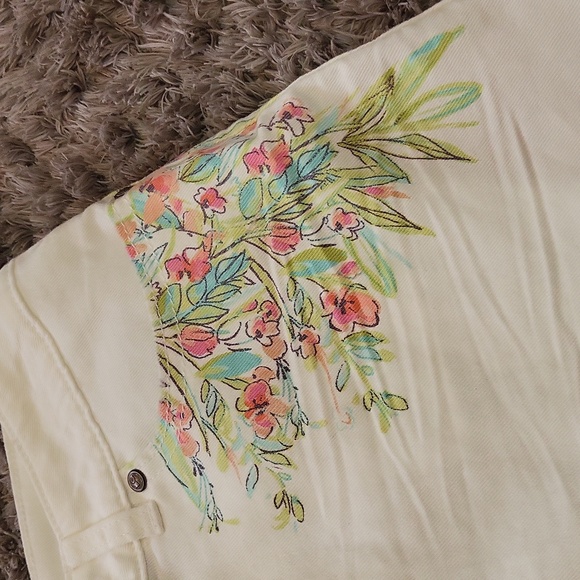 New Lauren Conrad Shorts - Picture 4 of 11
